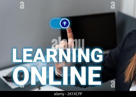 Sign Display Learning OnlineLernen Sie mit Hilfe von Internet und Technologie etwas Neues. Geschäftskonzept Lernen Sie mit Hilfe von etwas Neues Stockfoto