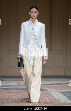 Mailand, Italien. 20.. Juni 2021. Mailand, Mailand Fashion Week, Frau Frühling Sommer 2023. Mailand, Damenmode, Frühling Sommer 2023. Calcaterra Modenschau Laufsteg im Bild: Modell Kredit: Unabhängige Fotoagentur/Alamy Live News Stockfoto