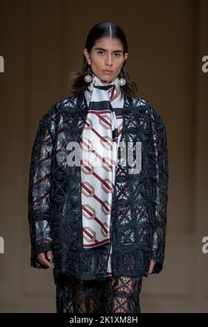 Mailand, Italien. 20.. Juni 2021. Mailand, Mailand Fashion Week, Frau Frühling Sommer 2023. Mailand, Damenmode, Frühling Sommer 2023. Calcaterra Modenschau Laufsteg im Bild: Modell Kredit: Unabhängige Fotoagentur/Alamy Live News Stockfoto