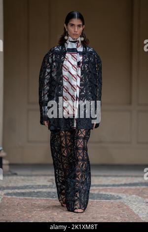 Mailand, Italien. 20.. Juni 2021. Mailand, Mailand Fashion Week, Frau Frühling Sommer 2023. Mailand, Damenmode, Frühling Sommer 2023. Calcaterra Modenschau Laufsteg im Bild: Modell Kredit: Unabhängige Fotoagentur/Alamy Live News Stockfoto