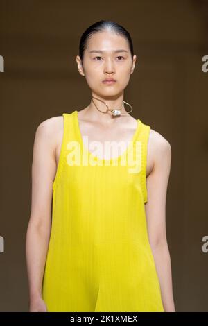 Mailand, Italien. 20.. Juni 2021. Mailand, Mailand Fashion Week, Frau Frühling Sommer 2023. Mailand, Damenmode, Frühling Sommer 2023. Calcaterra Modenschau Laufsteg im Bild: Modell Kredit: Unabhängige Fotoagentur/Alamy Live News Stockfoto