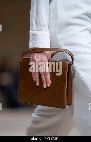 Mailand, Italien. 20.. Juni 2021. Mailand, Mailand Fashion Week, Frau Frühling Sommer 2023. Mailand, Damenmode, Frühling Sommer 2023. Calcaterra Modenschau Laufsteg im Bild: Modell Kredit: Unabhängige Fotoagentur/Alamy Live News Stockfoto