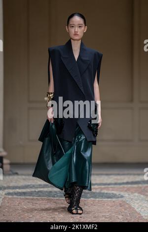 Mailand, Italien. 20.. Juni 2021. Mailand, Mailand Fashion Week, Frau Frühling Sommer 2023. Mailand, Damenmode, Frühling Sommer 2023. Calcaterra Modenschau Laufsteg im Bild: Modell Kredit: Unabhängige Fotoagentur/Alamy Live News Stockfoto