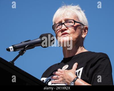 Janine Henry spricht im Parlament der Kundgebung March4Justice der Frauen, 15. März 2021 Stockfoto