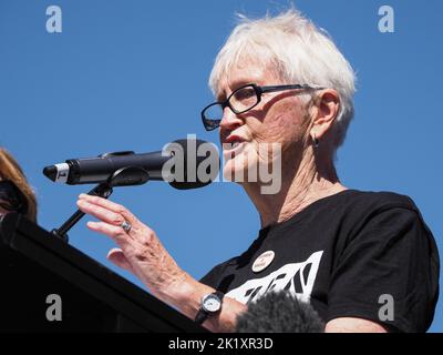 Janine Henry spricht im Parlament der Kundgebung March4Justice der Frauen, 15. März 2021 Stockfoto