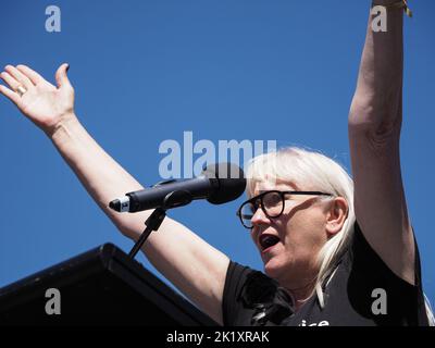 Janine Henry spricht im Parlament der Kundgebung March4Justice der Frauen, 15. März 2021 Stockfoto