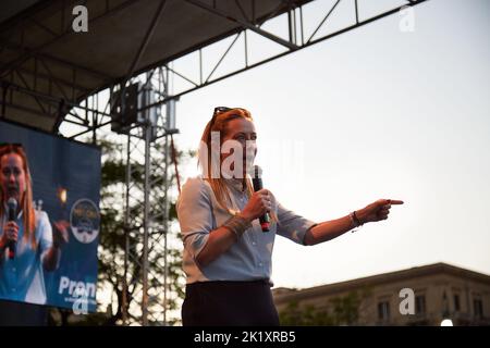 Palermo, Sizilien, Italien. 20. September 2022. Giorgia Meloni, Vorsitzende der rechtsextremen Partei Fratelli d'Italia, während ihrer letzten Kundgebung in Palermo als Bewerberin der italienischen Ministerpräsidentin. Die italienischen Parlamentswahlen 2022 finden am 25. September statt.GIORGIA MELONI. (Bild: © Victoria Herranz/ZUMA Press Wire) Stockfoto