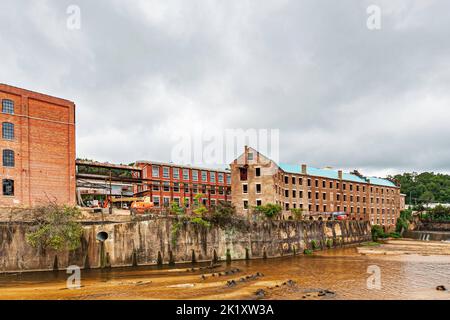 Prattville, Alabama, USA - 11. September 2022: Baumaßnahmen bei The Mill, einem Apartmentkomplex im umfunktionierten ehemaligen Daniel Pratt Stockfoto