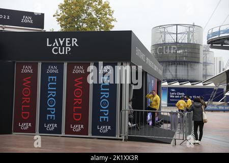 London, Großbritannien. September 21, 2022. Vorbereitungen für den Laver Cup 2022, ein Tennisturnier für Männer zwischen Teams aus Europa und dem Rest der Welt, das zwischen dem 23. Und 25. September in der O2 Arena in London stattfindet. Bilddatum: Mittwoch, 21. September 2022, London. Quelle: Isabel Infantes/Alamy Live News Stockfoto