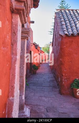 Innenstraßen des Klosters Santa Catalina de Siena, UNESCO-Weltkulturerbe, Arequipa, Peru. Stockfoto