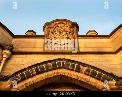 Nottingham Castle Gatehouse ein denkmalgeschütztes Gebäude der Klasse I bei Sonnenaufgang Nottingham Nottinghamshire England Stockfoto