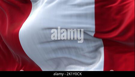 Nahaufnahme der peruanischen Nationalflagge, die im Wind winkt. Die Republik Peru ist ein Land im Westen Südamerikas. Texturierter Hintergrund aus Stoff. Wählen Sie Stockfoto