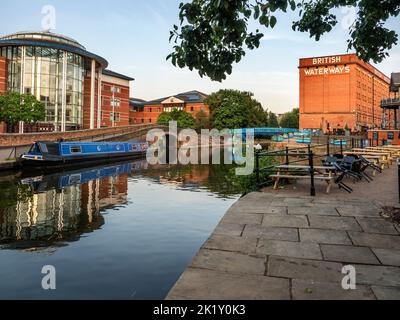 Nottingham Canal und das Gebäude der alten britischen Wasserstraßen bei Sonnenaufgang Nottingham Nottinghamshire England Stockfoto