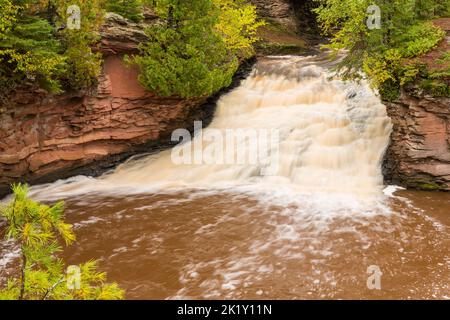 Wasserfall Amnicon Lower Falls Im Herbst Stockfoto