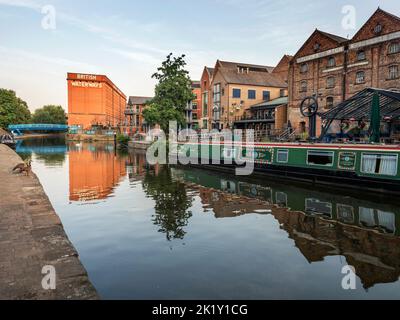 Nottingham Canal und das Gebäude der alten britischen Wasserstraßen bei Sonnenaufgang Nottingham Nottinghamshire England Stockfoto