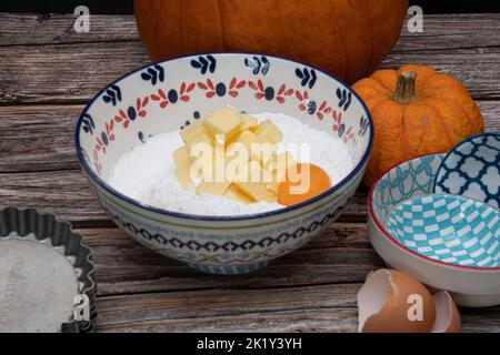 Kürbiskuchen für halloween backen und vielen Dank Stockfoto