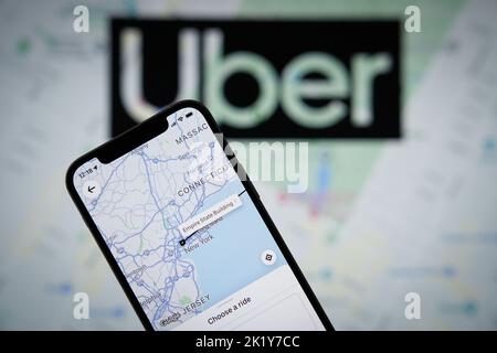 Warschau, Polen. 21. September 2022. Die App Uber mit einer Karte von New York City ist auf einem Apple iPhone-Handy in dieser Fotobilder in Warschau, Polen, am 21. September 2022 zu sehen. (Foto von Jaap Arriens/Sipa USA) Quelle: SIPA USA/Alamy Live News Stockfoto