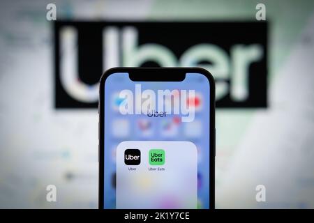 Warschau, Polen. 21. September 2022. Die App Uber mit einer Karte von New York City ist auf einem Apple iPhone-Handy in dieser Fotobilder in Warschau, Polen, am 21. September 2022 zu sehen. (Foto von Jaap Arriens/Sipa USA) Quelle: SIPA USA/Alamy Live News Stockfoto