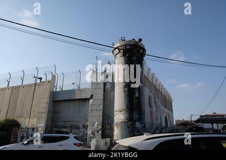 Wachturm, Tor und Grenzmauer in Bethlehem Stockfoto