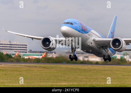 TUI Dreamliner Boeing 787-8 Registrierung G-TUIH am Flughafen Manvhester. Stockfoto