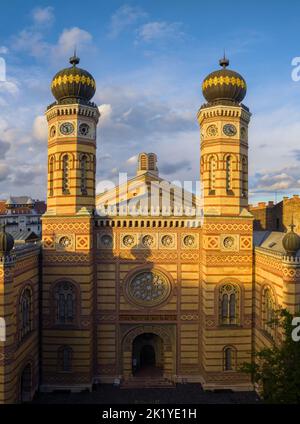 Budapest, Ungarn. Dohany Street Synagogue Luftaufnahme. Dies ist ein jüdisches Gedenkzentrum, das auch als große Synagoge oder Tabakgasse-Synagoge bekannt ist. I Stockfoto