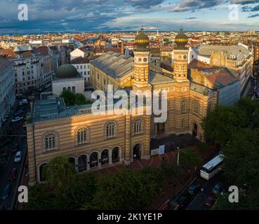 Budapest, Ungarn. Dohany Street Synagogue Luftaufnahme. Dies ist ein jüdisches Gedenkzentrum, das auch als große Synagoge oder Tabakgasse-Synagoge bekannt ist. I Stockfoto