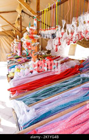 Süßigkeiten vieler Arten und Farben auf einem mittelalterlichen Markt Stockfoto