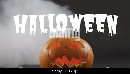 Bild von halloween Text über geschnitztem Kürbis auf schwarzem Hintergrund Stockfoto