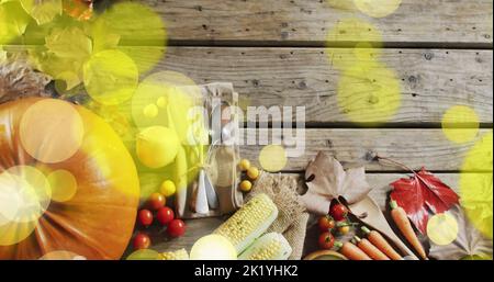 Bild von halloween Kürbis und Herbst produzieren auf Holzhintergrund Stockfoto