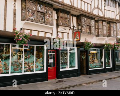 Käthe Wohlfahrt das ganze Jahr über Weihnachtsgeschäft in Stonegate, York, North Yorkshire, England, UK Stockfoto