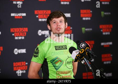 Dublin, Irland. 21. September 2022. BELLATOR Federgewicht, Ciaran Clarke spricht vor dem Wiegen mit den Medien Credit: DC PIX Credit: Dan Cooke/Alamy Live News Stockfoto