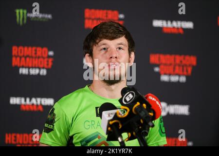 Dublin, Irland. 21. September 2022. BELLATOR Federgewicht, Ciaran Clarke spricht vor dem Wiegen mit den Medien Credit: DC PIX Credit: Dan Cooke/Alamy Live News Stockfoto