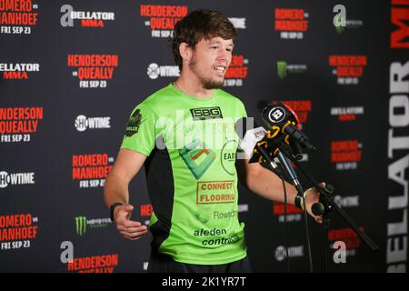 Dublin, Irland. 21. September 2022. BELLATOR Federgewicht, Ciaran Clarke spricht vor dem Wiegen mit den Medien Credit: DC PIX Credit: Dan Cooke/Alamy Live News Stockfoto