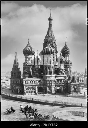 MOSCOW SAINT BASILS CATHEDRAL Vintage 1900s Black and White St Basil’s Cathedral Red Square, Moscow, Russia. Vintage Retro-Bild des historischen Moskauer Gebäudes, russisch-orthodoxe Kirche architektonisches Wahrzeichen Moskau Russland Stockfoto