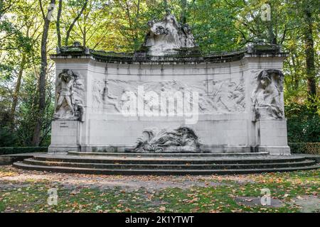 Spuren der belgischen Kolonialvergangenheit im öffentlichen Bereich wie im cinquantenaire Park - Denkmal der belgischen Pioniere im kongo Stockfoto