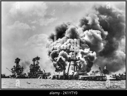 ANGRIFF AUF DEN HAFEN VON PEARL nach einem japanischen Schleier-Angriff auf diese drei verletzten US-Schlachtschiffe; von links nach rechts: USS West Virginia (schwer beschädigt), USS Tennessee (beschädigt) und die USS Arizona (versenkt) Hafen von Pearl Harbor (Oahu, Landkreis Honolulu, Hawaii, USA, Nord- und Mittelamerika) Datum 7. Dezember 1941 Stockfoto