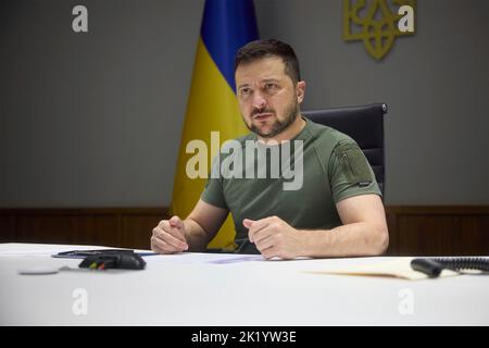 Kiew, Ukraine. 21. September 2022. Der ukrainische Präsident Wolodymyr Zelenskyy hält eine Rede vor dem Global Food Security Summit per Fernvideo vom Mariinskyi-Palast am 21. September 2022 in Kiew, Ukraine. Kredit: Ukrainisches Presidential Press Office/Ukraine Presidency/Alamy Live News Stockfoto