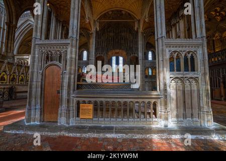 Das Grab von Kardinal Beaufortat 1477 in der Winchester Cathedral, Winchester, Hampshire, England, Großbritannien Stockfoto