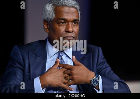 National Harbor, Vereinigte Staaten von Amerika. 20. September 2022. Thomas Kurian, CEO von Google Cloud, spricht bei einer Podiumsdiskussion auf der Air, Space and Cyber Conference 2022 am 20. September 2022 in National Harbor, Maryland, USA über die digitale Transformation: Die Entsperrung der Cloud. Kredit: Eric Dietrich/U.S. Space Force Foto/Alamy Live News Stockfoto