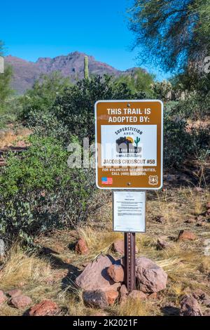 Eine Beschreibungstafel für den Trail im Apache Trail, Arizona Stockfoto