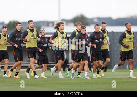 Tubize, Belgien, 21/09/2022, Belgiens Spieler während einer Trainingseinheit der belgischen Fußballnationalmannschaft, der Roten Teufel, am Mittwoch, den 21. September 2022 in Tubize, während der Vorbereitungen für die bevorstehenden Spiele der UEFA Nations League. BELGA FOTO BRUNO FAHY Stockfoto