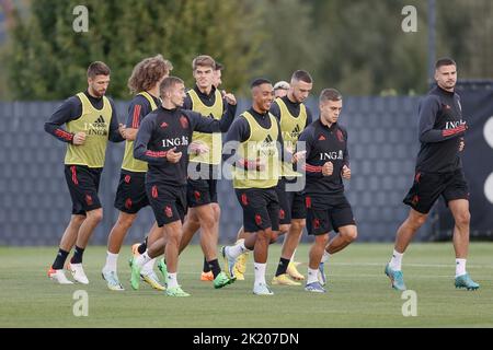 Tubize, Belgien, 21/09/2022, Belgiens Spieler während einer Trainingseinheit der belgischen Fußballnationalmannschaft, der Roten Teufel, am Mittwoch, den 21. September 2022 in Tubize, während der Vorbereitungen für die bevorstehenden Spiele der UEFA Nations League. BELGA FOTO BRUNO FAHY Stockfoto