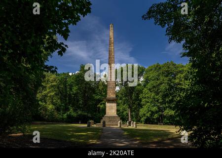 Obelisk errichtet zum Gedenken an die Schlacht von Amberg 1796 Sieg Österreichs über Frankreich - Schlosspark in Krásný Dvůr - Tschechische Republik, Europa Stockfoto