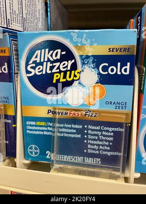 Grovetown, GA USA - 09 21 22: Lebensmittelgeschäft Medizin Abschnitt Alka-seltzer plus Stockfoto