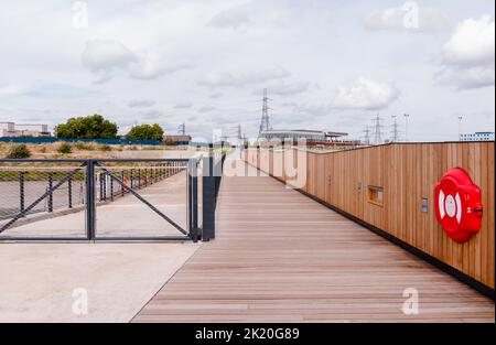 Barking Riverside Pier ist ein Pendleranlegesteg von Thames Clippers an der Themse am Barking Riverside Stockfoto