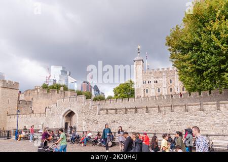 Berüchtigter Eingang des Wassertores zum Tower of London, der von Gefangenen benutzt wird, die des Verrats beschuldigt werden Stockfoto