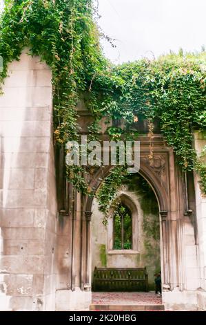 St. Dunstan-in the East, eine Kirche wurde im zweiten Weltkrieg weitgehend zerstört und die Ruinen sind jetzt einen öffentlichen Garten in London Stockfoto