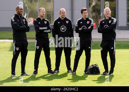 PONTYCLUN, WALES - 21. SEPTEMBER 2022: Matthew Rabin, Chiropraktiker von Wales, Dr. Jonathan Houghton, Physiotherapeut von Wales, James Ha Stockfoto