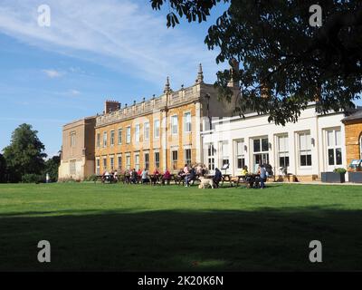 Delapre Abbey in der Herbstsonne, Northampton, Großbritannien Stockfoto