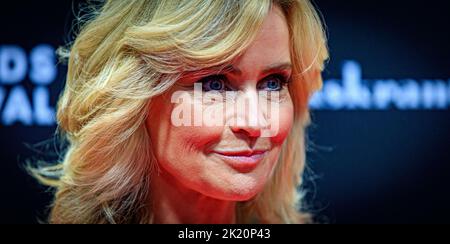 2022-09-21 19:54:45 AMSTERDAM - Daphne Deckers auf dem roten Teppich vor der Premiere des Eröffnungsfilms Zee van Tijd beim Netherlands Film Festival. ANP LEVIN DEN BOER niederlande Out - belgien Out Stockfoto